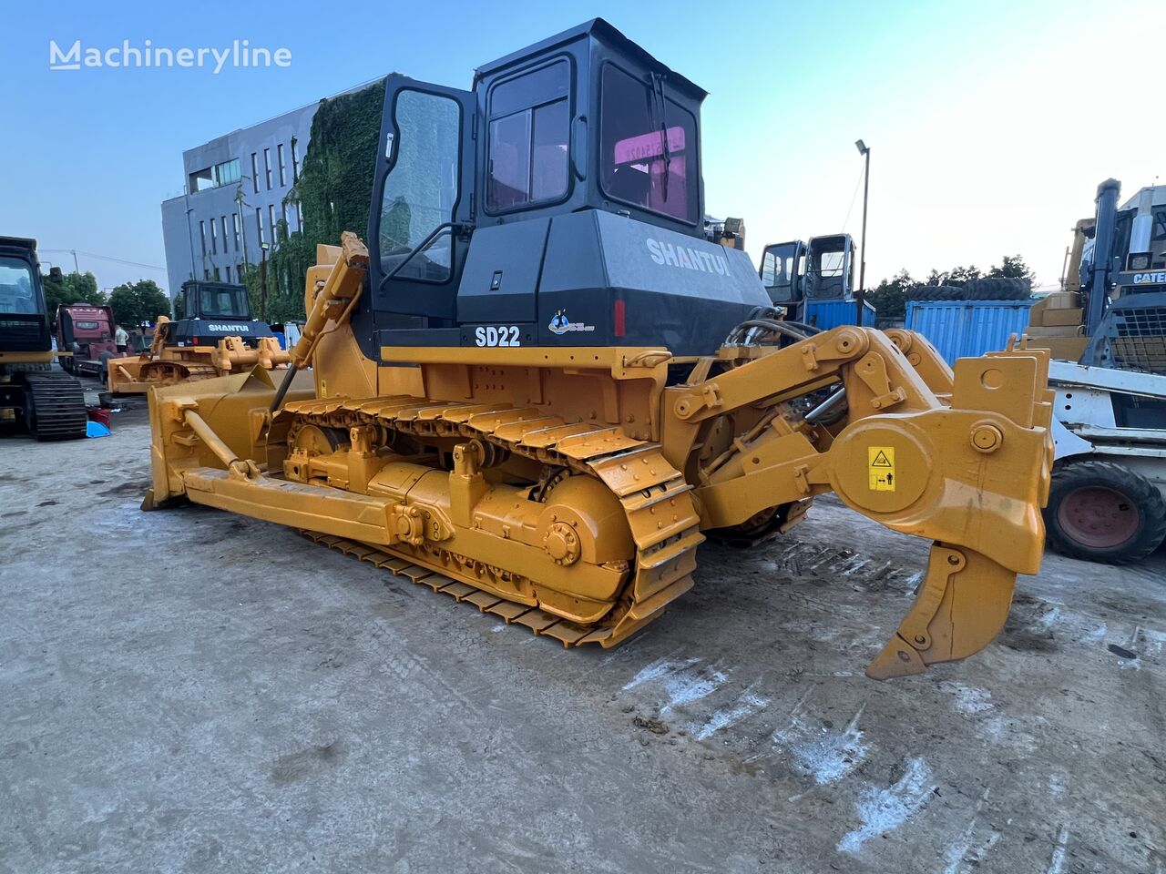 Shantui SD22 SD32 bulldozer