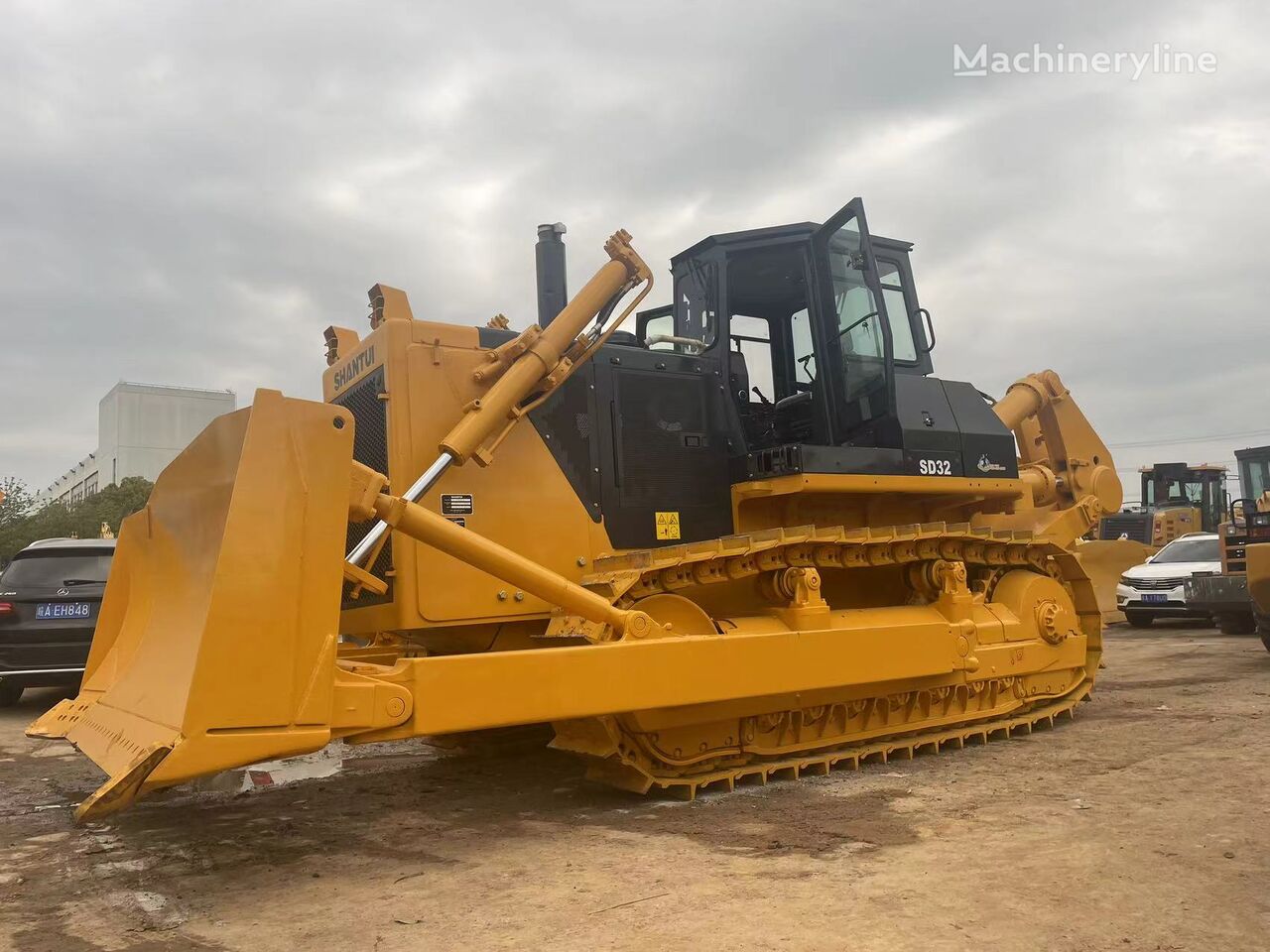 Shantui SD32 bulldozer