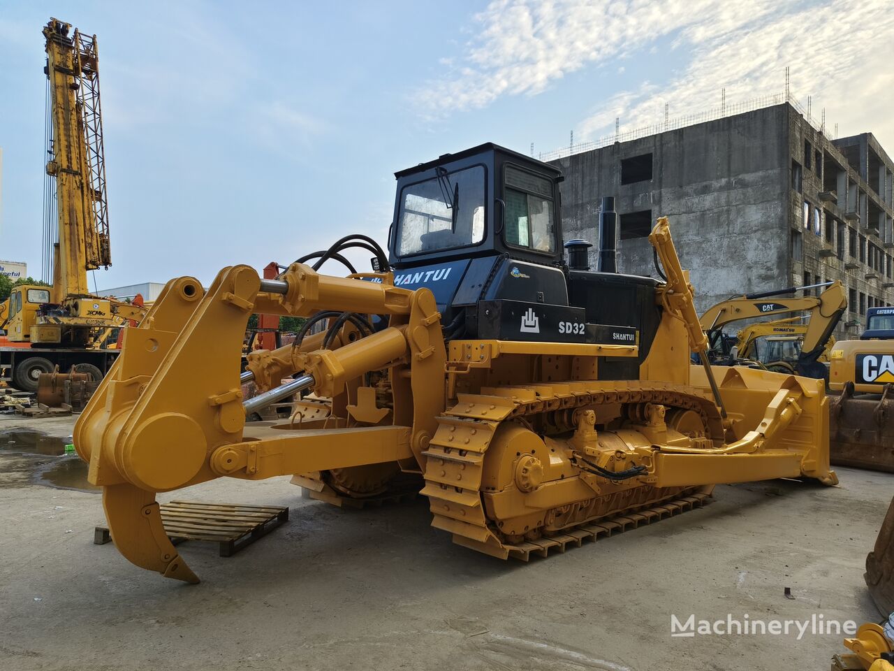 Shantui SD32 bulldozer