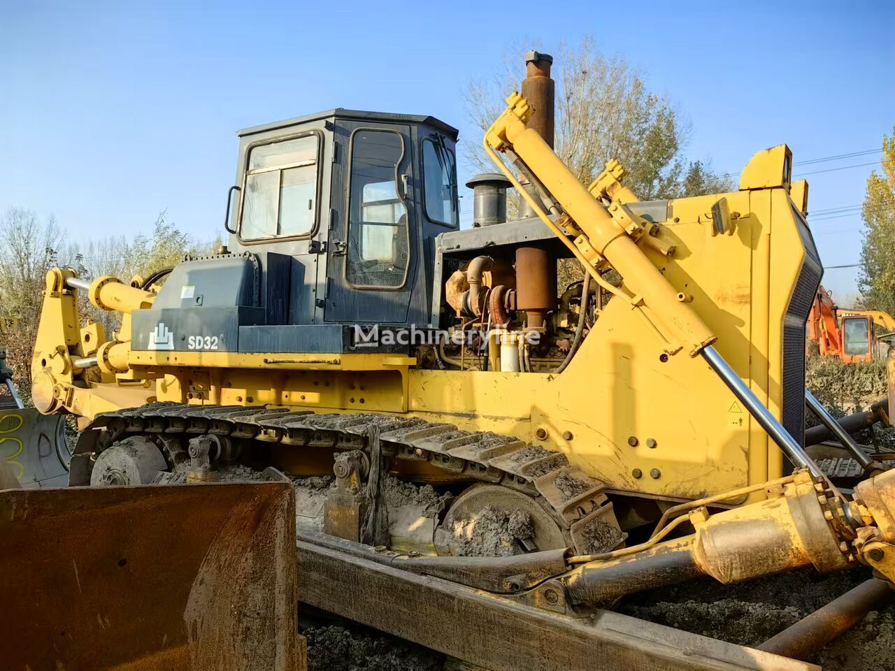 Shantui SD32 bulldozer