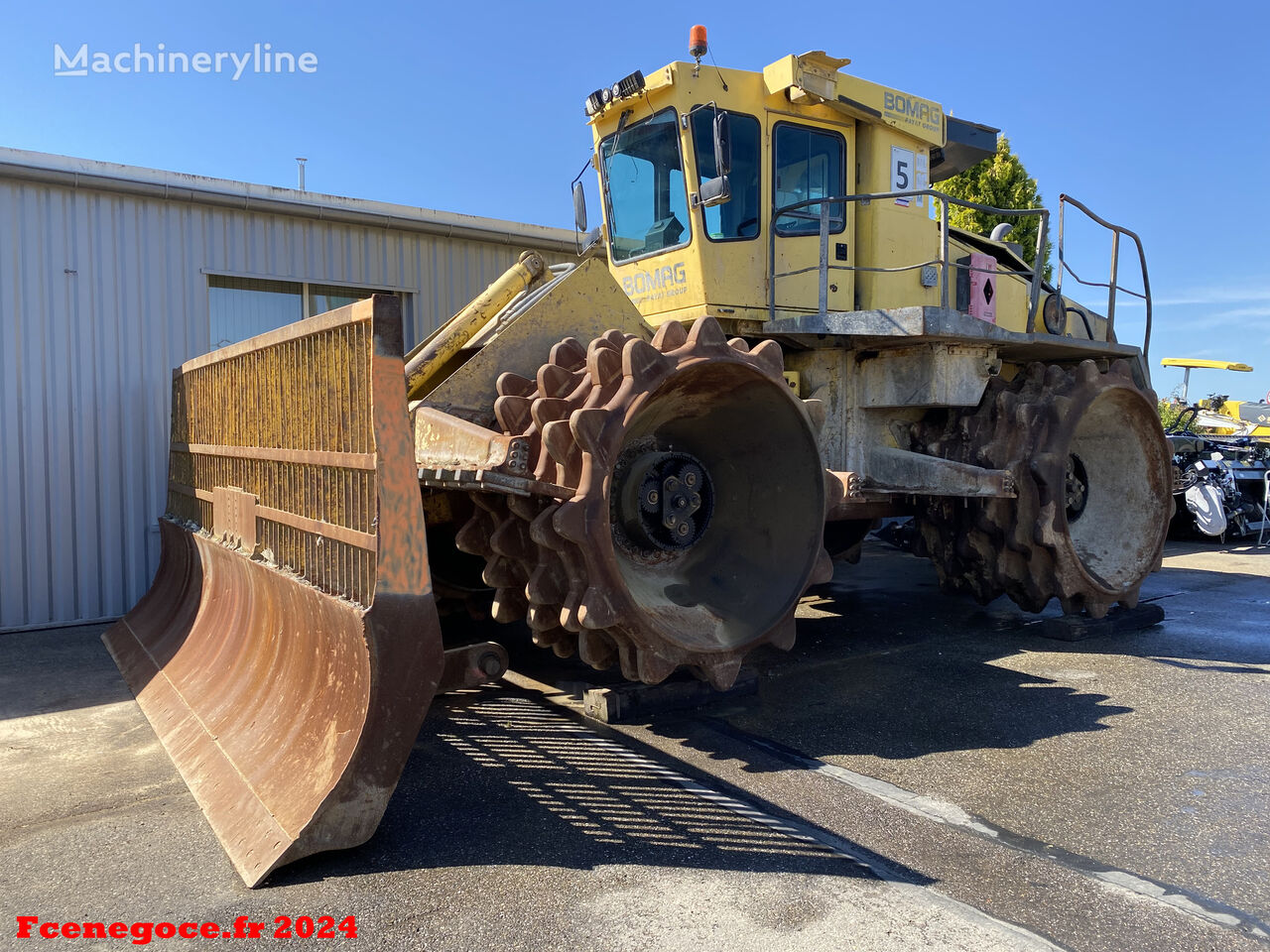 damaged BOMAG 1172 RB-2  1er Main / Origine Française Certificat CE  compactor