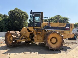 مدماج Komatsu WF450T-1