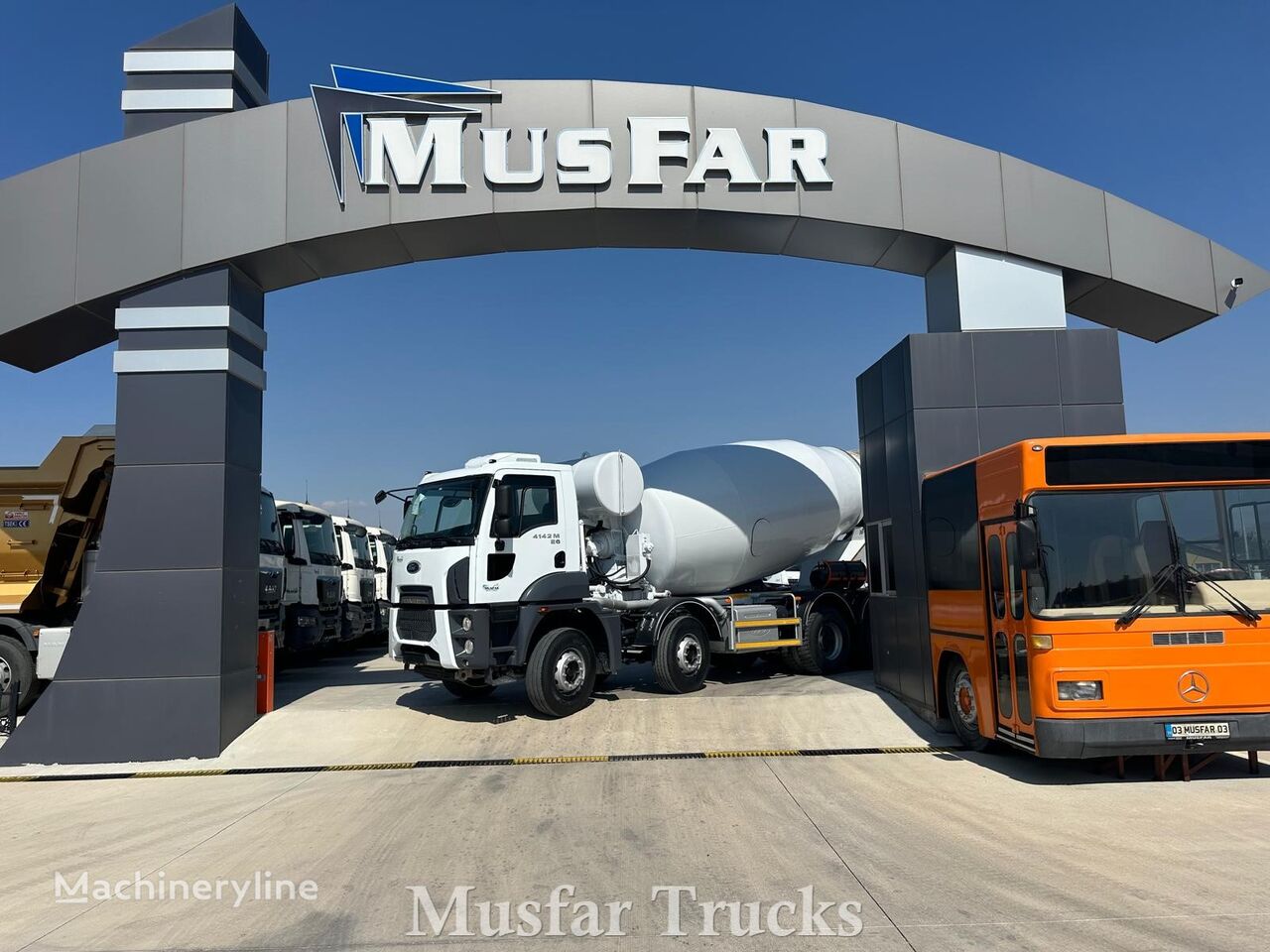 camion malaxeur Beta  sur châssis Ford 4142M