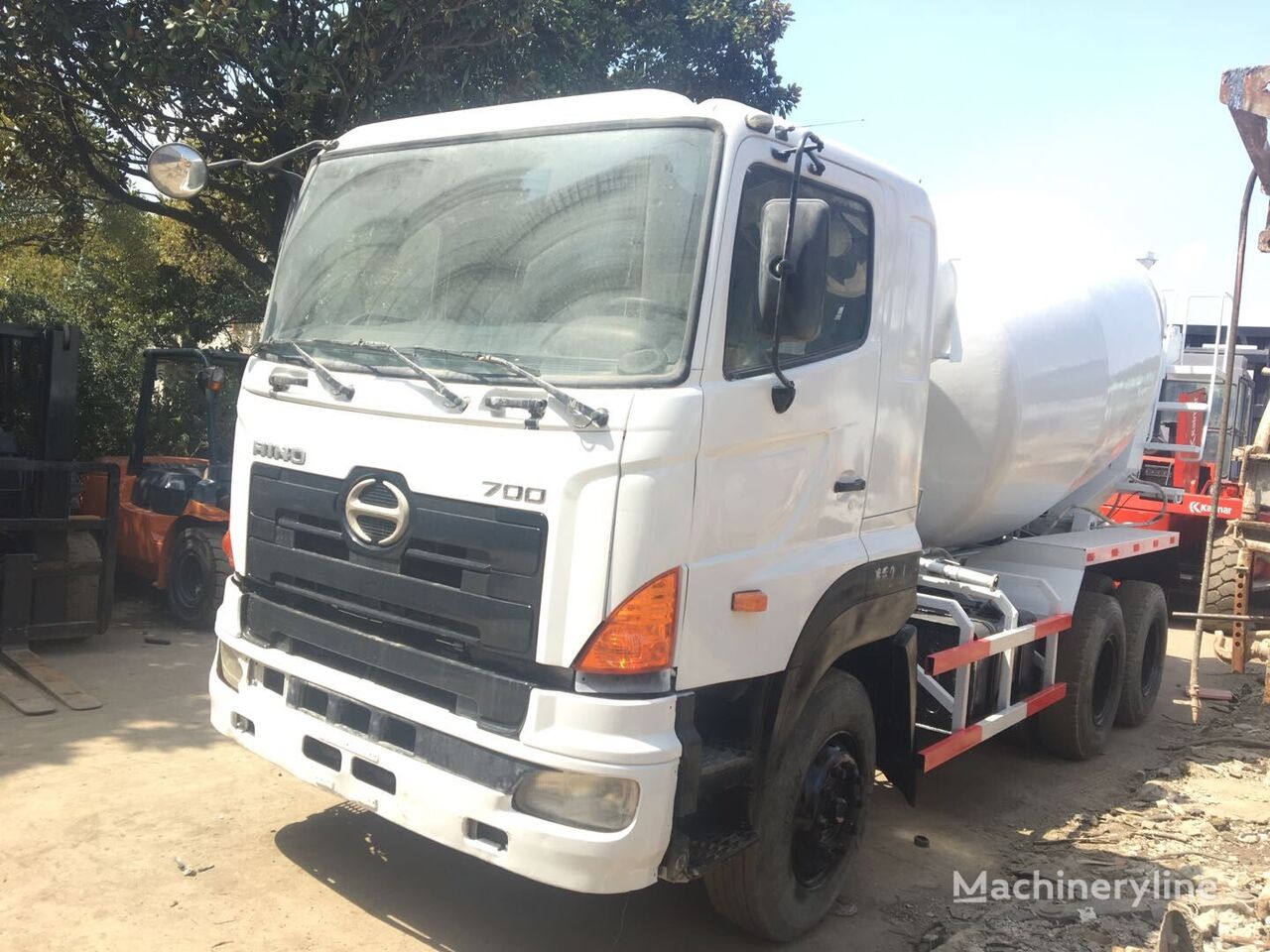 Hino 700 concrete mixer truck