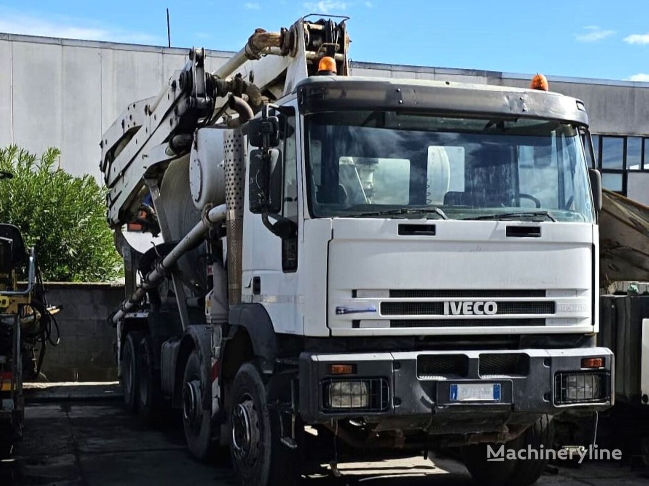 camion malaxeur Cifa  sur châssis IVECO METRO28