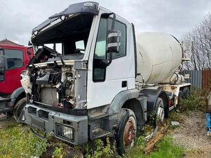 شاحنة خلط الخرسانة IVECO MP 340 E 35 بعد وقوع الحادث