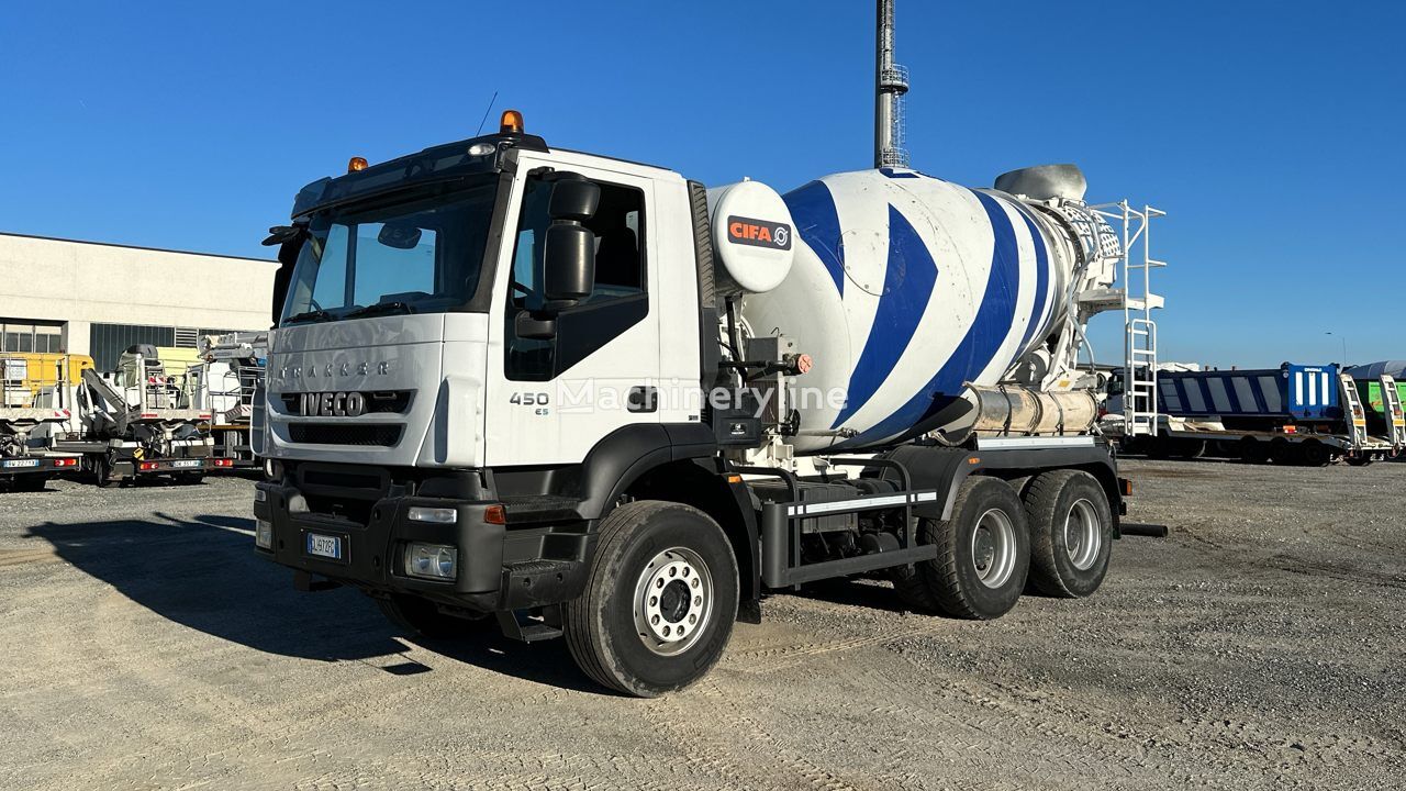 Cifa  na šasiji IVECO Trakker 450  kamion s mješalicom za beton