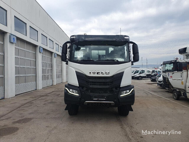 автобетоносмеситель Liebherr  на шасси IVECO X-Way AD360X42BZ