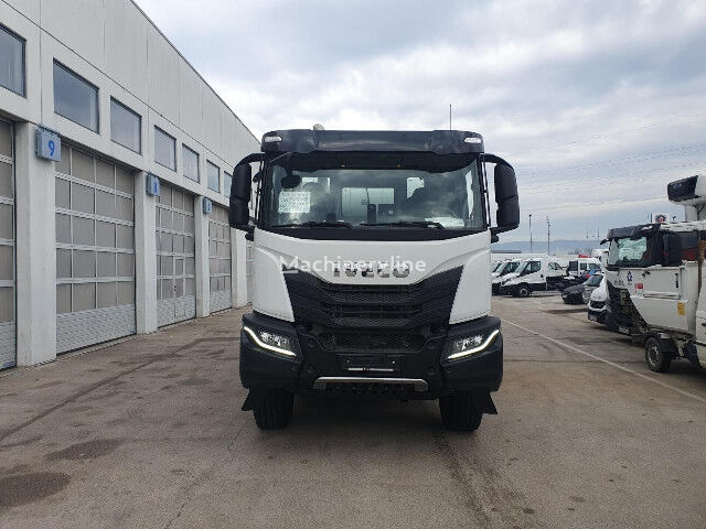 شاحنة خلط الخرسانة Liebherr  ذات شاسيه IVECO X-Way AD360X42BZ