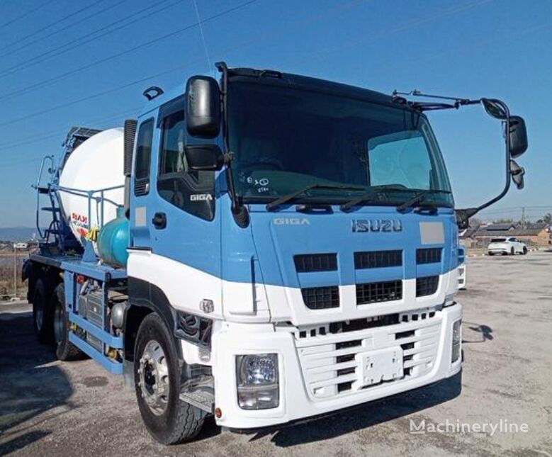 camion malaxeur Giga Power  sur châssis Isuzu