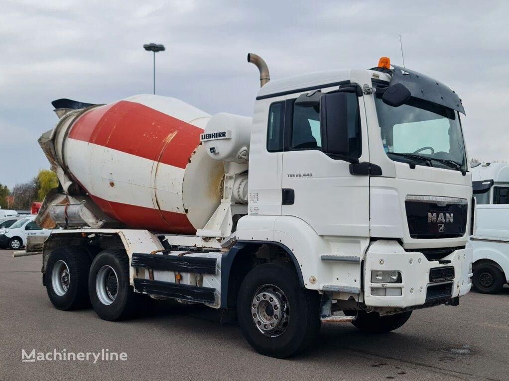 camion malaxeur Liebherr  sur châssis MAN 26.440