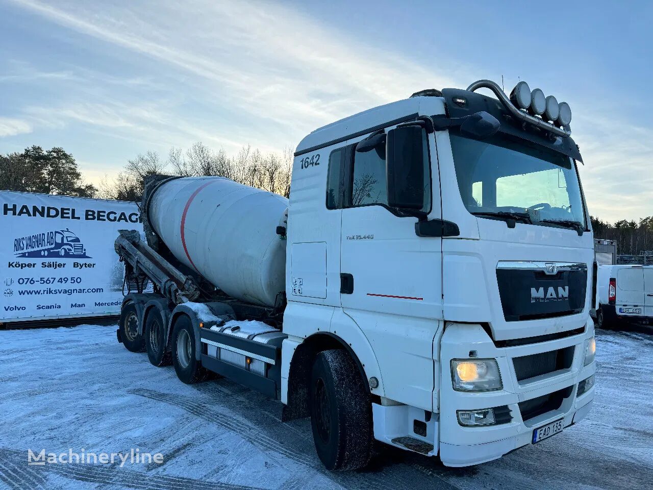 MAN TGX 35.500 8x4, 9m3 Mixer + 9.5m Hydr. slide, 2014 concrete mixer truck