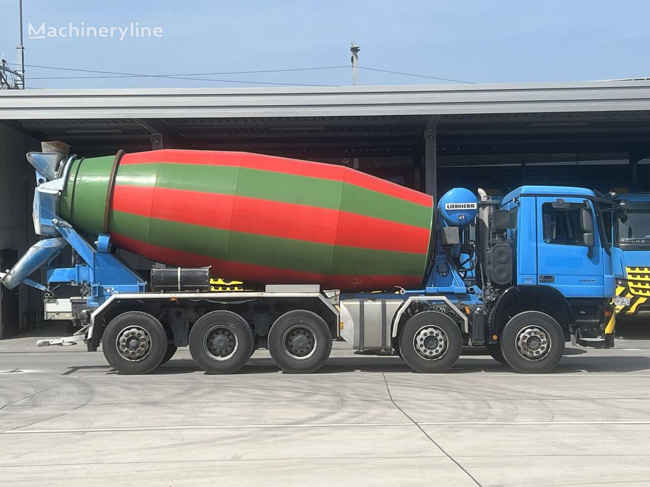 Mercedes-Benz 4448 concrete mixer truck