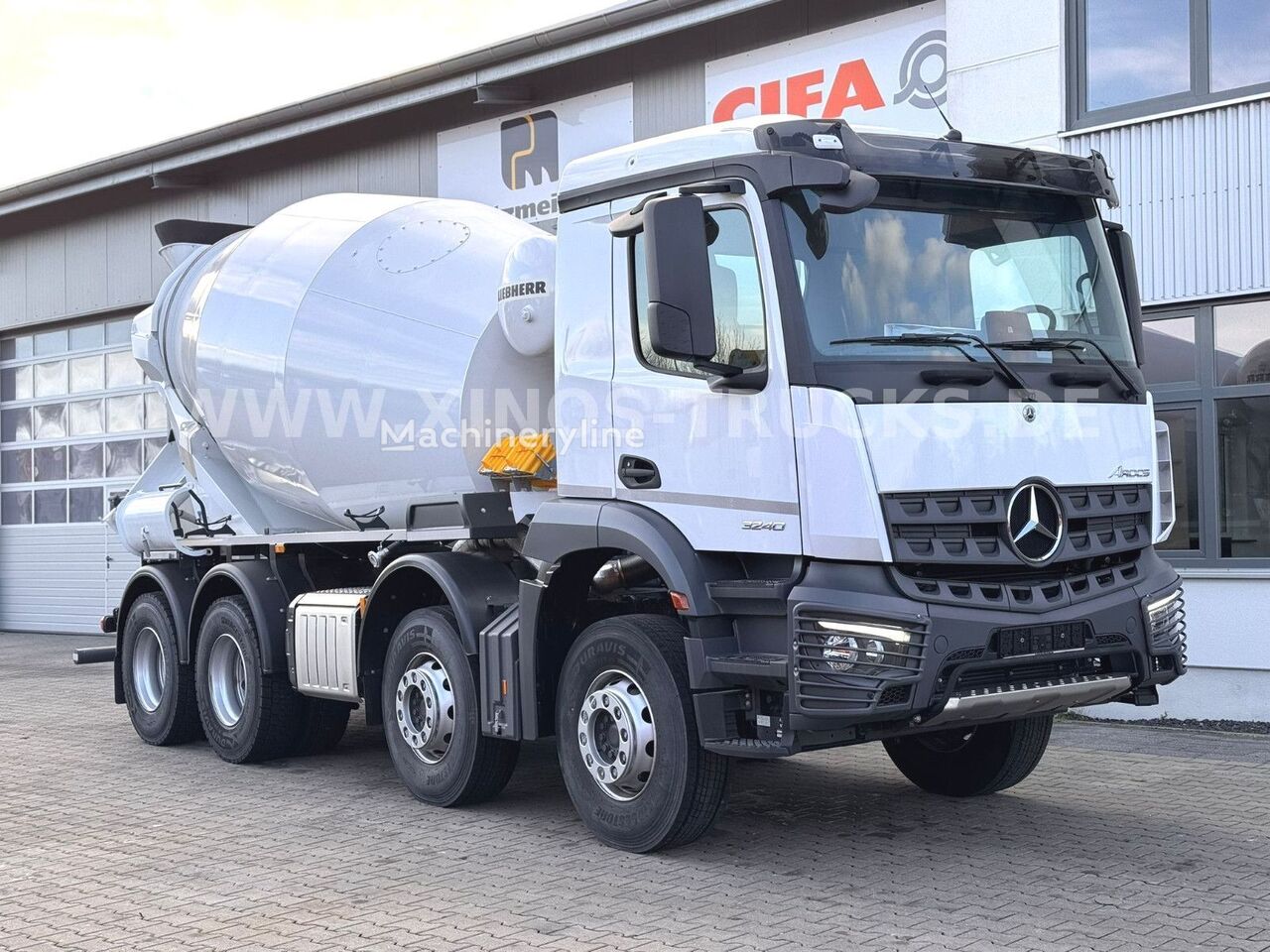 Liebherr  en el chasis Mercedes-Benz AROCS 3240 camión hormigonera nueva