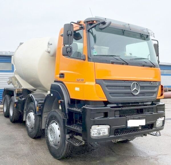 Karrena  en el chasis Mercedes-Benz Axor 3236  camión hormigonera