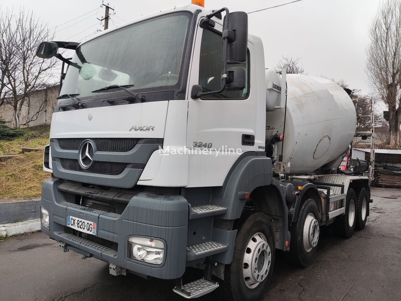 شاحنة خلط الخرسانة Liebherr  ذات شاسيه Mercedes-Benz Axor 3240