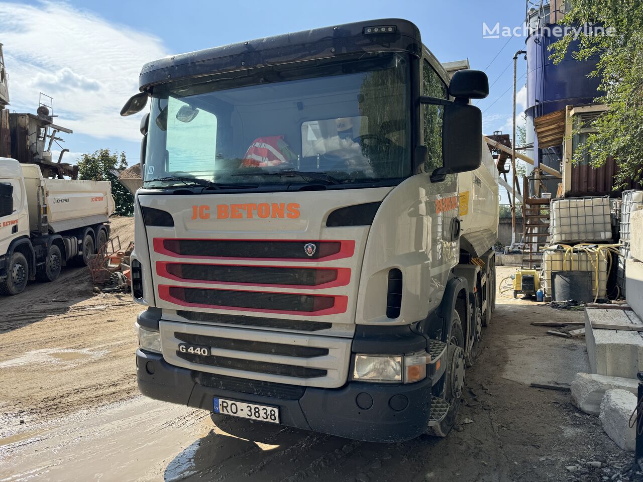 شاحنة خلط الخرسانة Liebherr  ذات شاسيه Scania G440