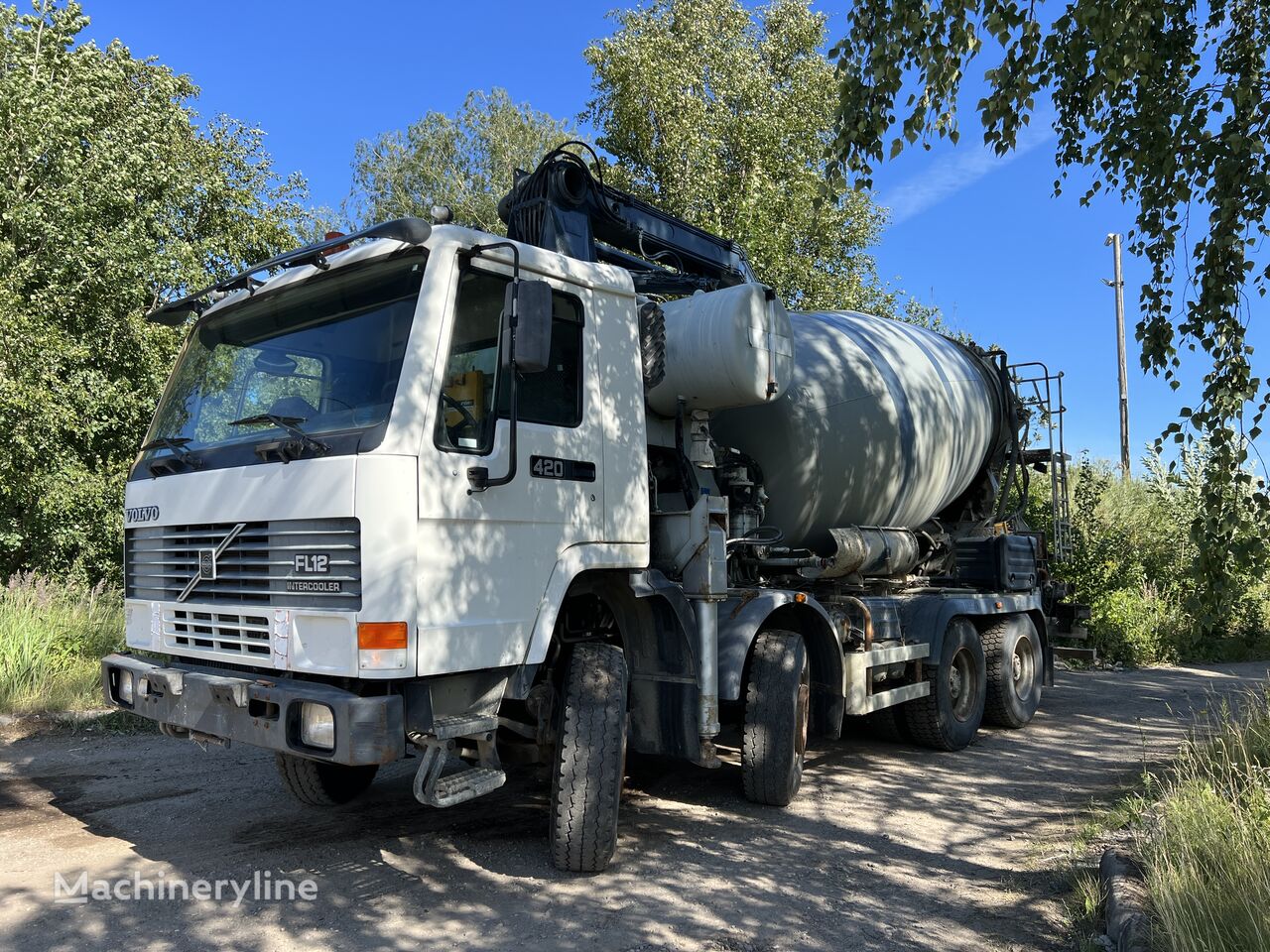 Cifa  en el chasis Volvo FL12  camión hormigonera