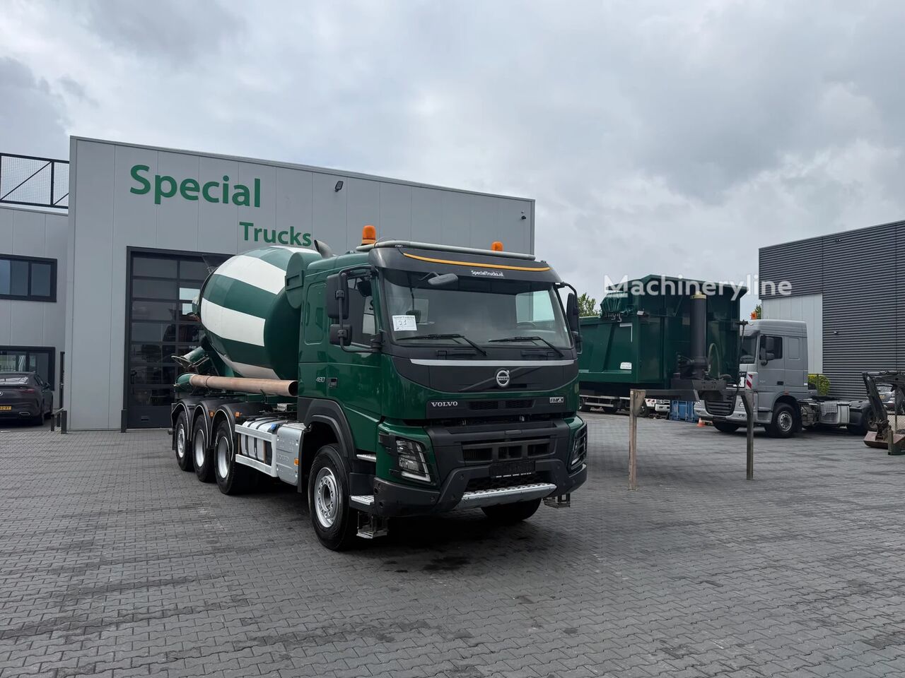 Betooniveok Volvo FMX 460 8x4 / Euro 6 / Automix AM9 Betonmixer + WAF FC Kipper (W - Machineryline