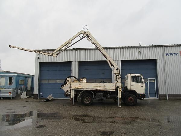 Schwing City pump M16/13 Z on chassis Mercedes-Benz concrete pump