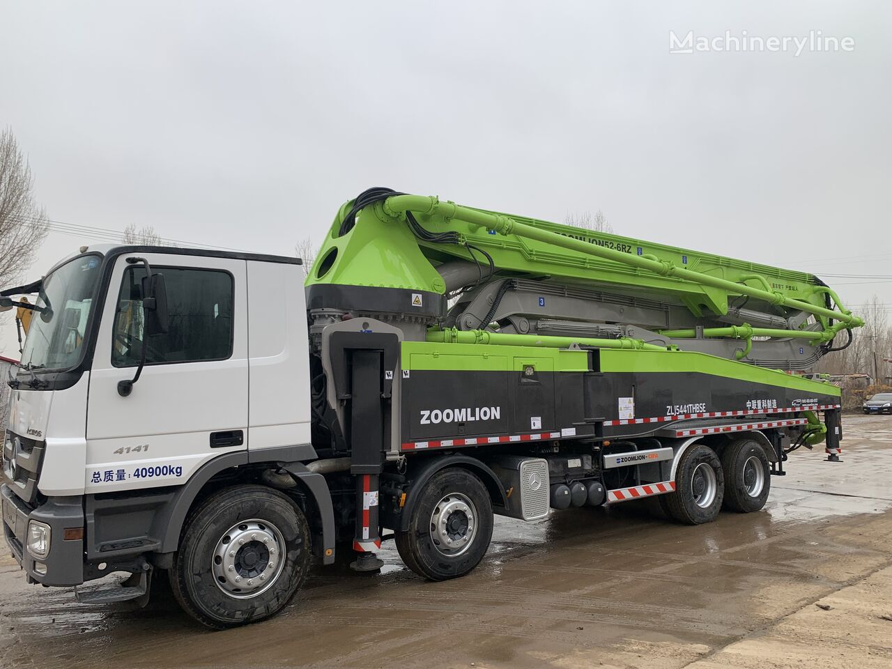 new XCMG 37  on chassis Mercedes-Benz concrete pump