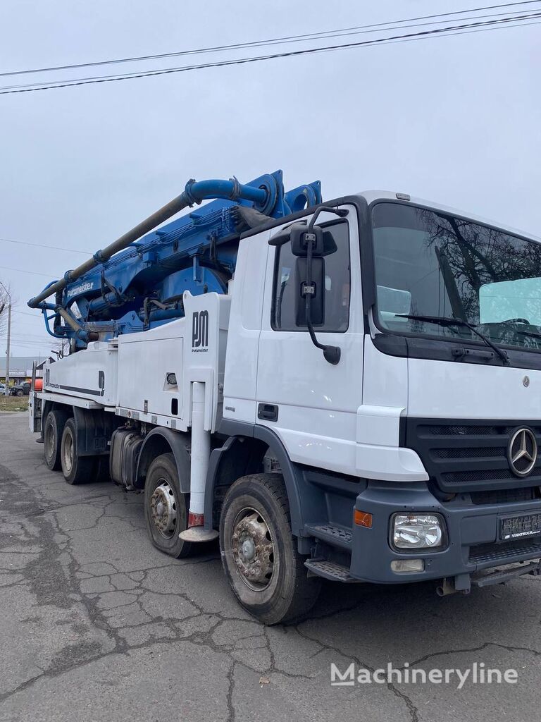 Putzmeister  en el chasis Mercedes-Benz Actros bomba de hormigón