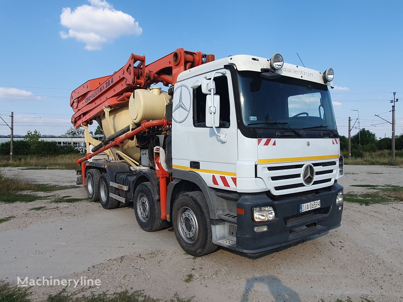 pompe à béton Cifa 28m+9m3  sur châssis Mercedes-Benz Actros 3244 CIFA 28m+9m3, 233 000km, 2006year, 3200h!