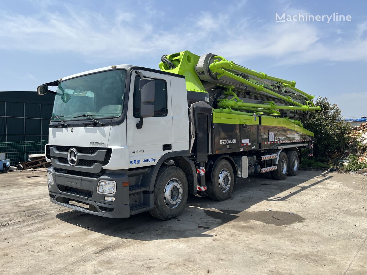 Zoomlion 2013 renew 52m pump  on chassis Mercedes-Benz Actros 4141 concrete pump