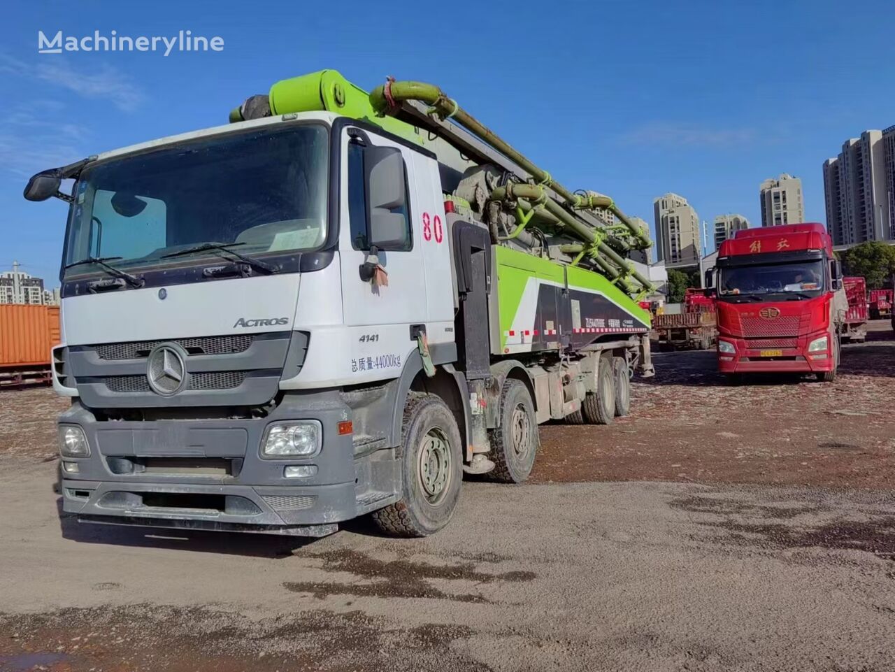 مضخة الخرسانة Zoomlion 63-X-7RZ  ذات شاسيه Mercedes-Benz Actros 4141