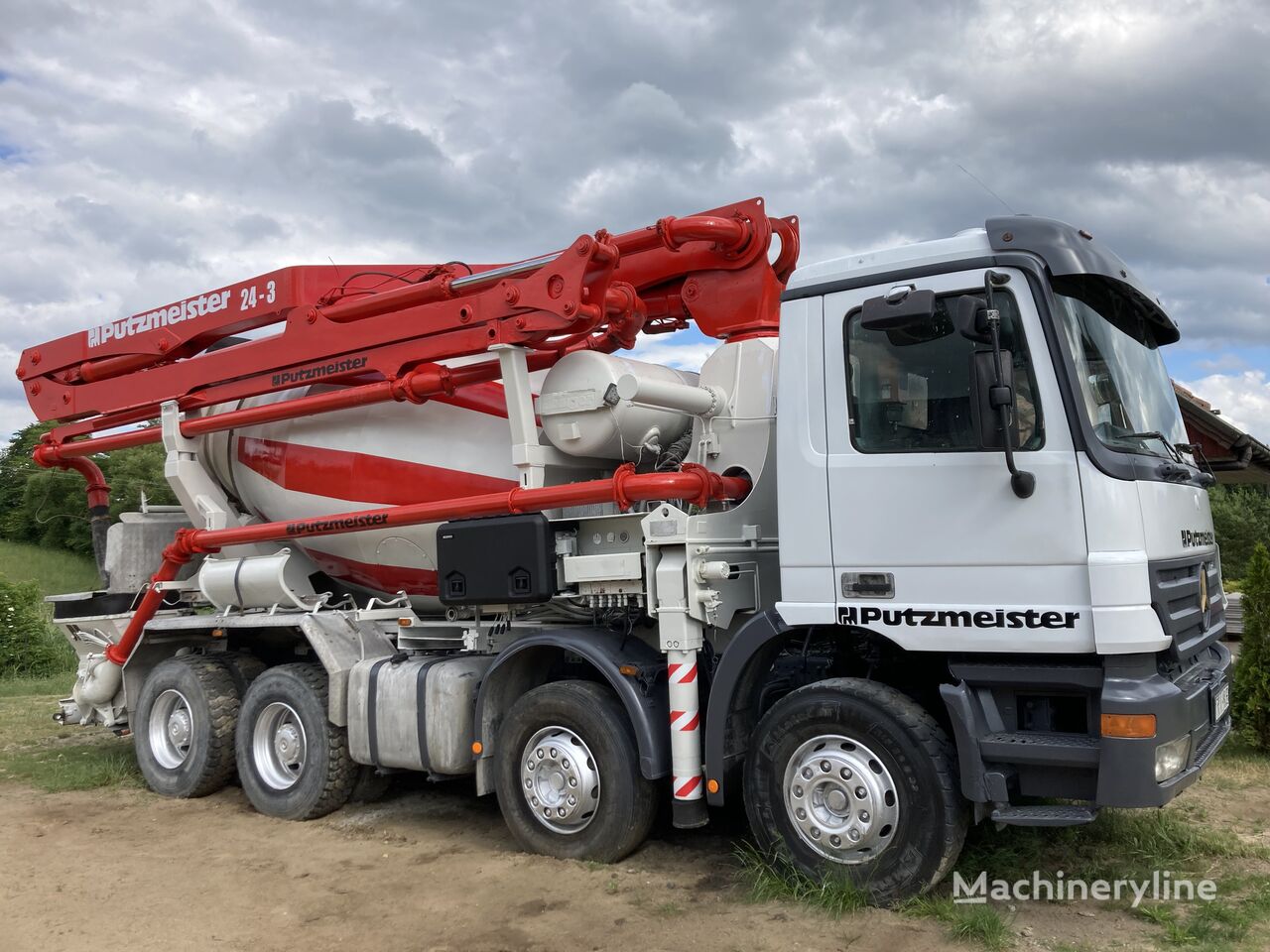 bơm bê tông Putzmeister 24 M  trên khung Mercedes-Benz Actros 4143