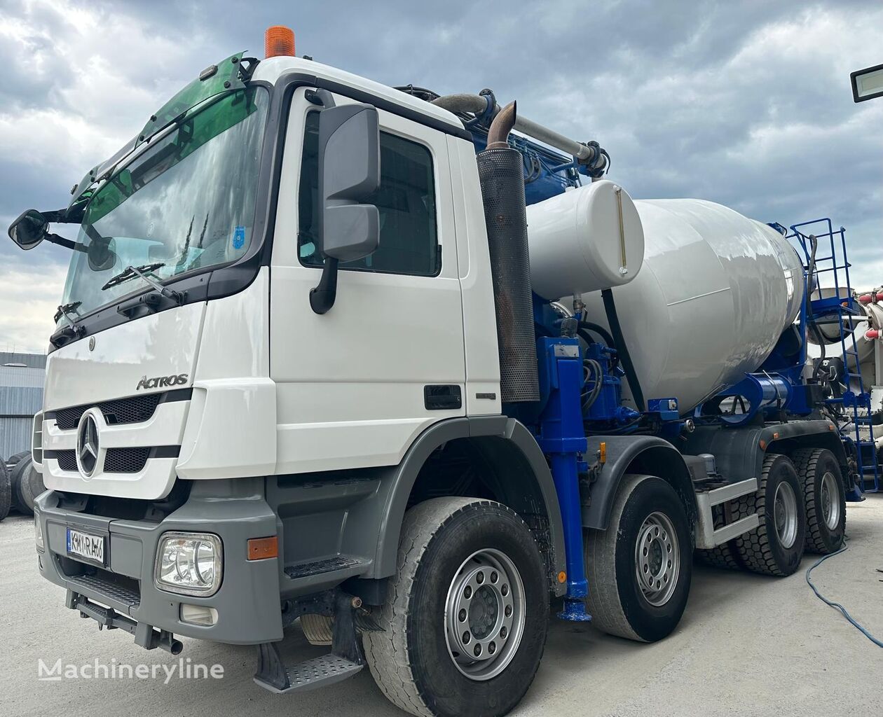 pompe à béton Cifa Magnum MK 32 L  sur châssis Mercedes-Benz Actros 4144