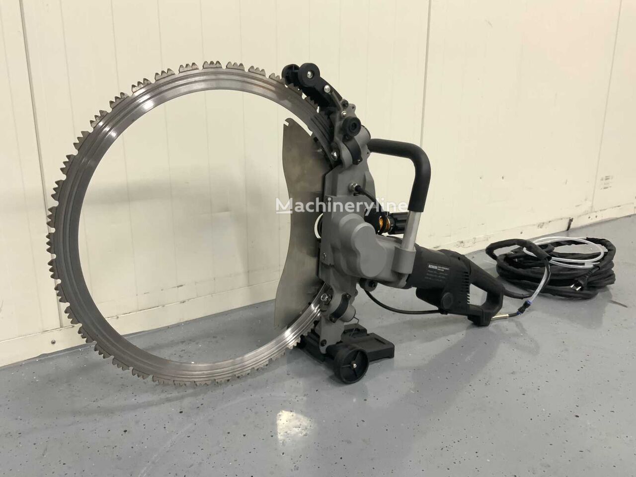Ultra AC8600 concrete saw - Machineryline