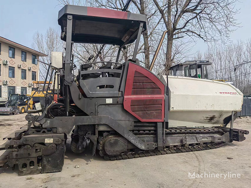 ماكينة رصف الأسفلت المجنزرة Dynapac F3030C - Machineryline