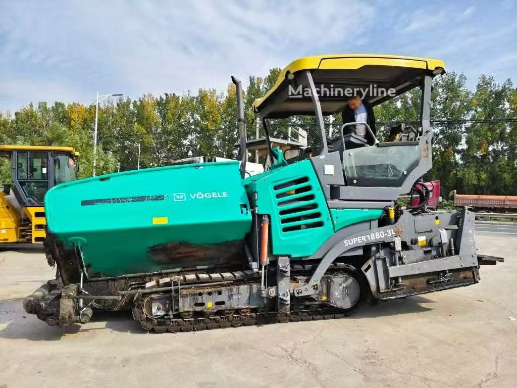 Finisseur sur chenilles Vögele 1600-3 - Machineryline