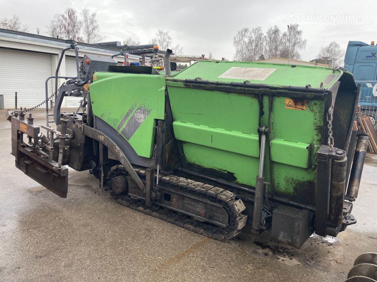 Vögele Super 800 crawler asphalt paver