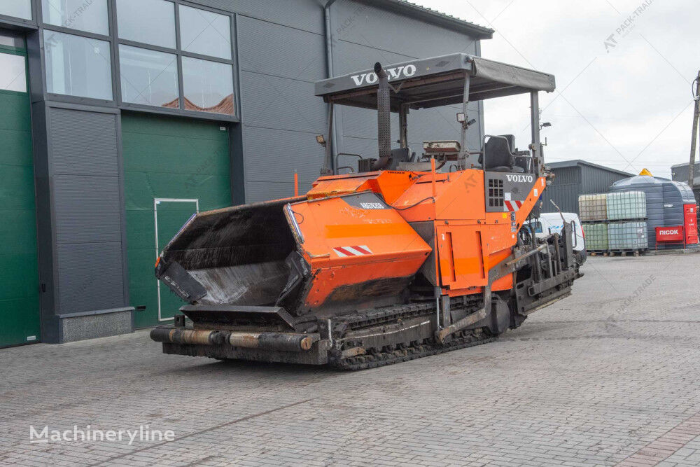 Volvo ABG7820B crawler asphalt paver