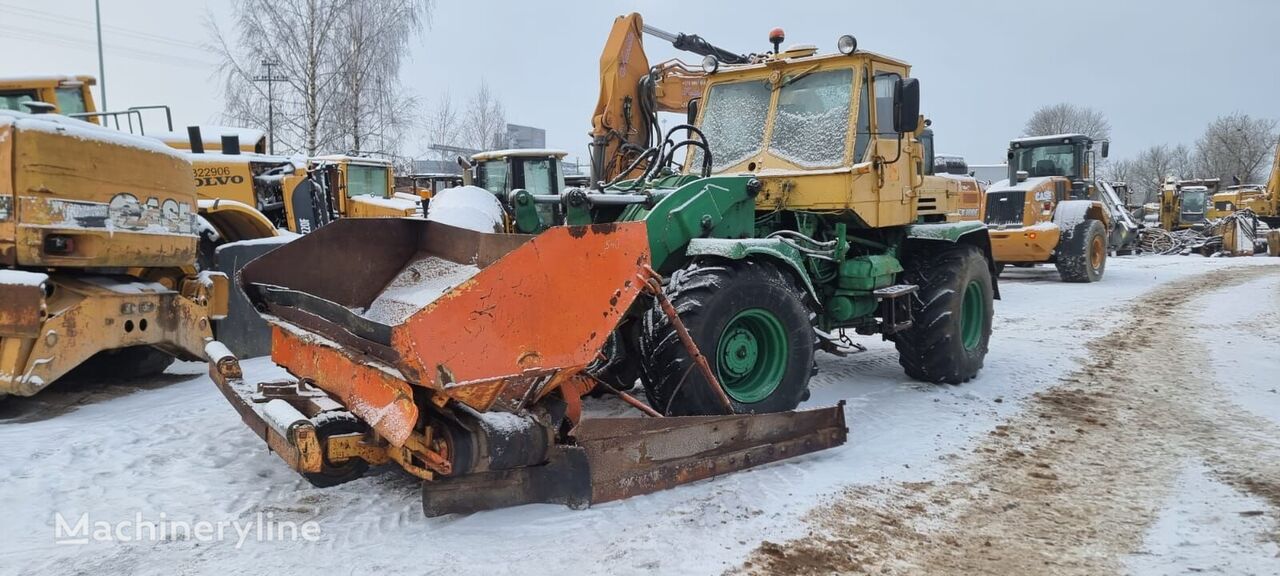 T-150 crushed stone spreader