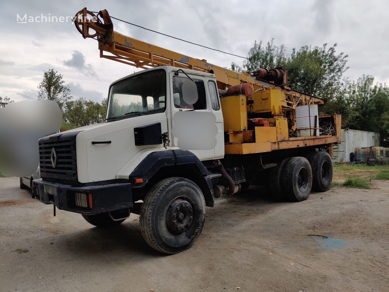 gręžimo mašina su kranu Renault C300 6x4 FOREUSE DRILLING