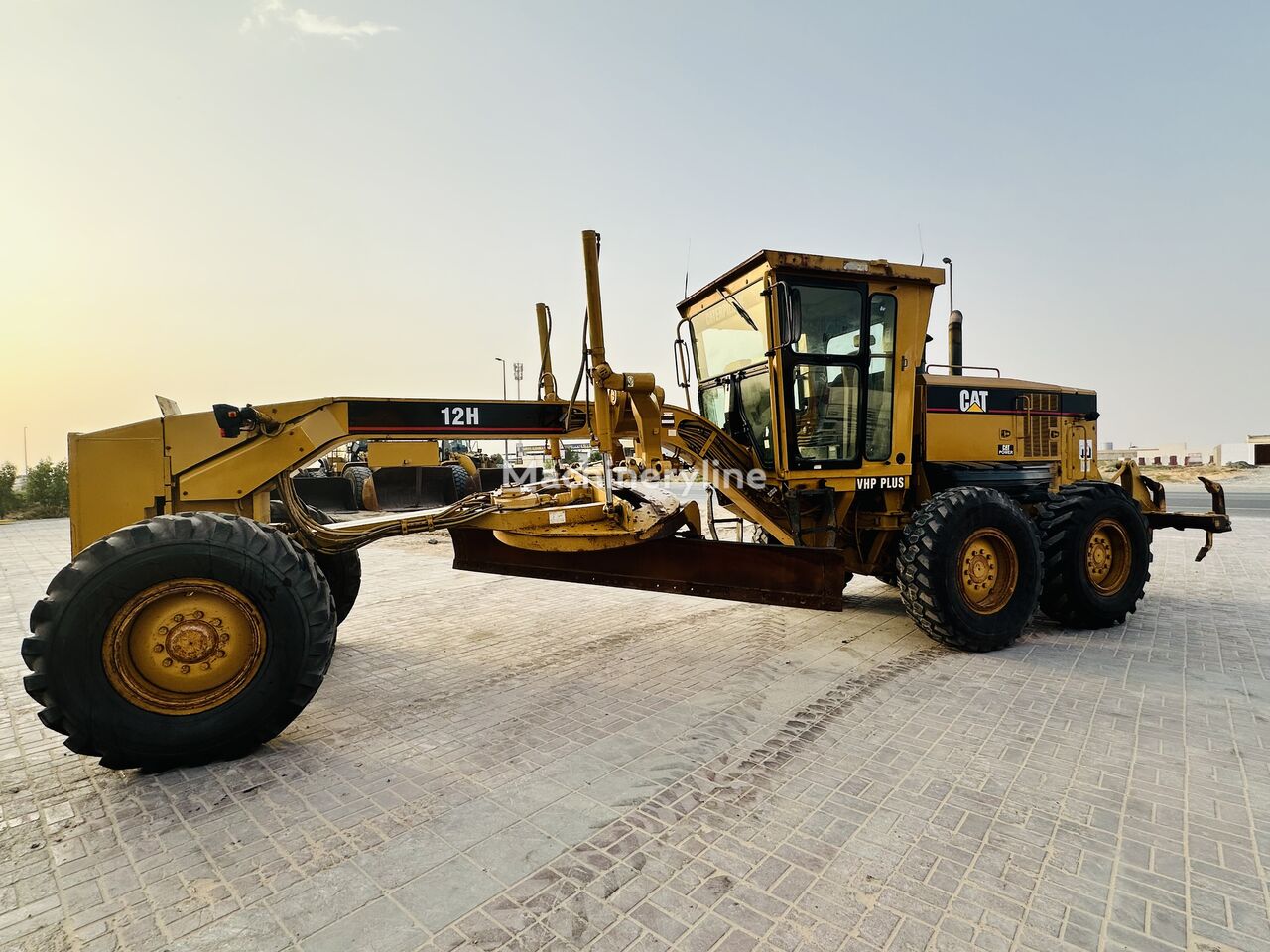 Caterpillar 12H grader