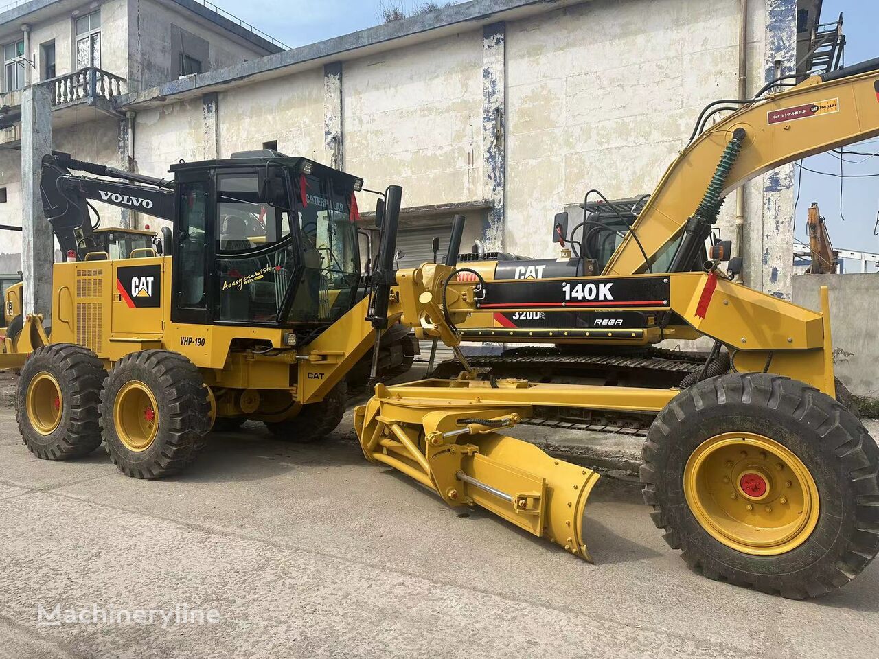 грейдер Caterpillar 140K