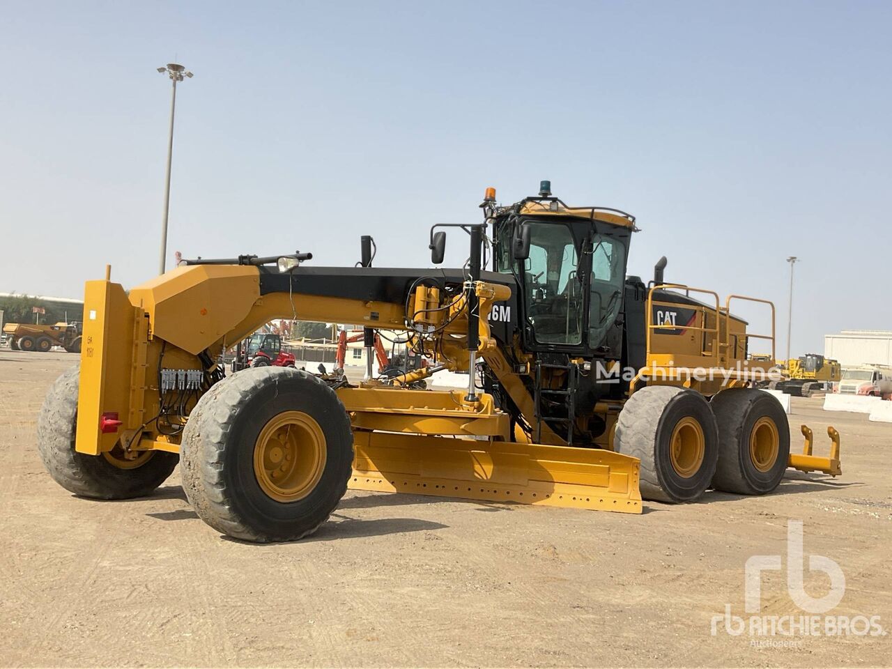 Caterpillar 16M grader