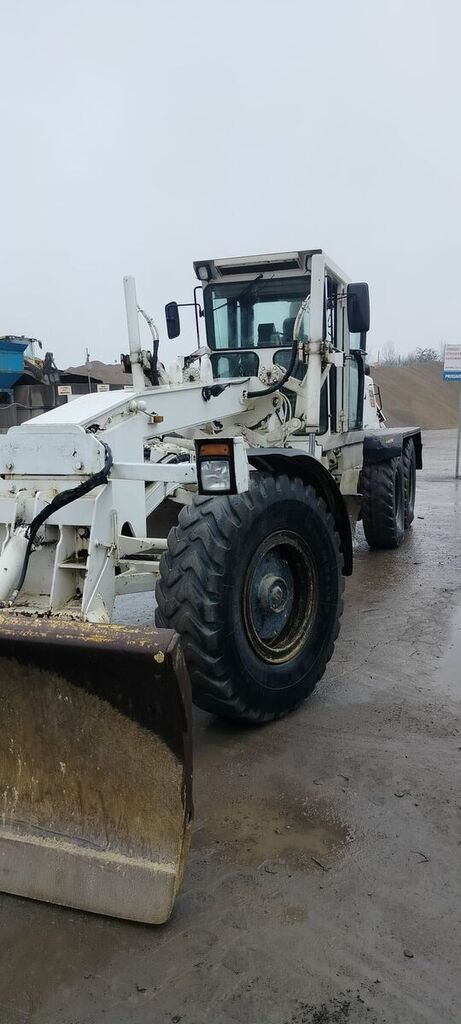 Komatsu GD 650 AE grader - Machineryline