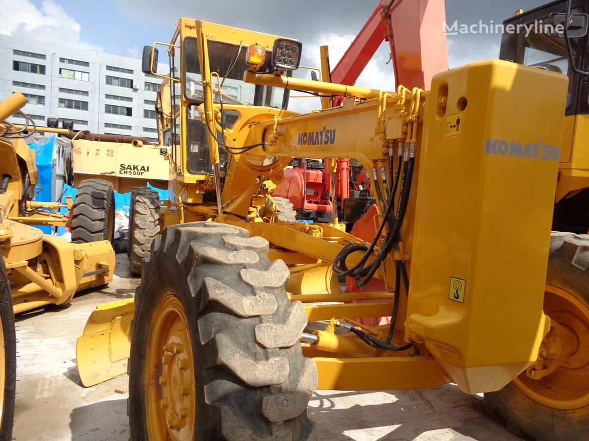 niveleuse Komatsu GD511A