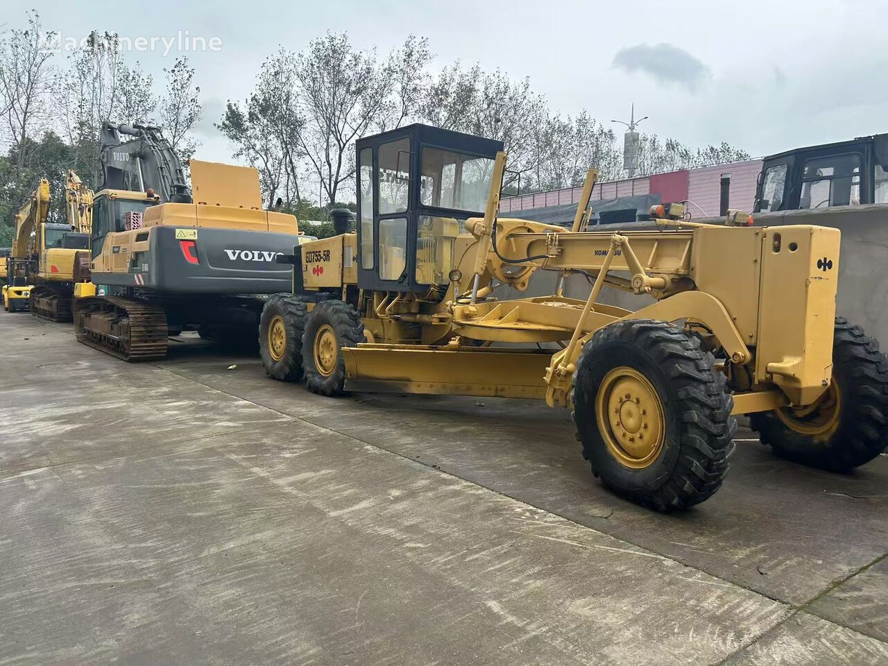 greder Komatsu GD755