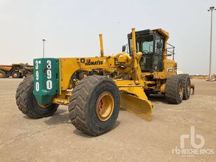 Komatsu GD825A-2 grader