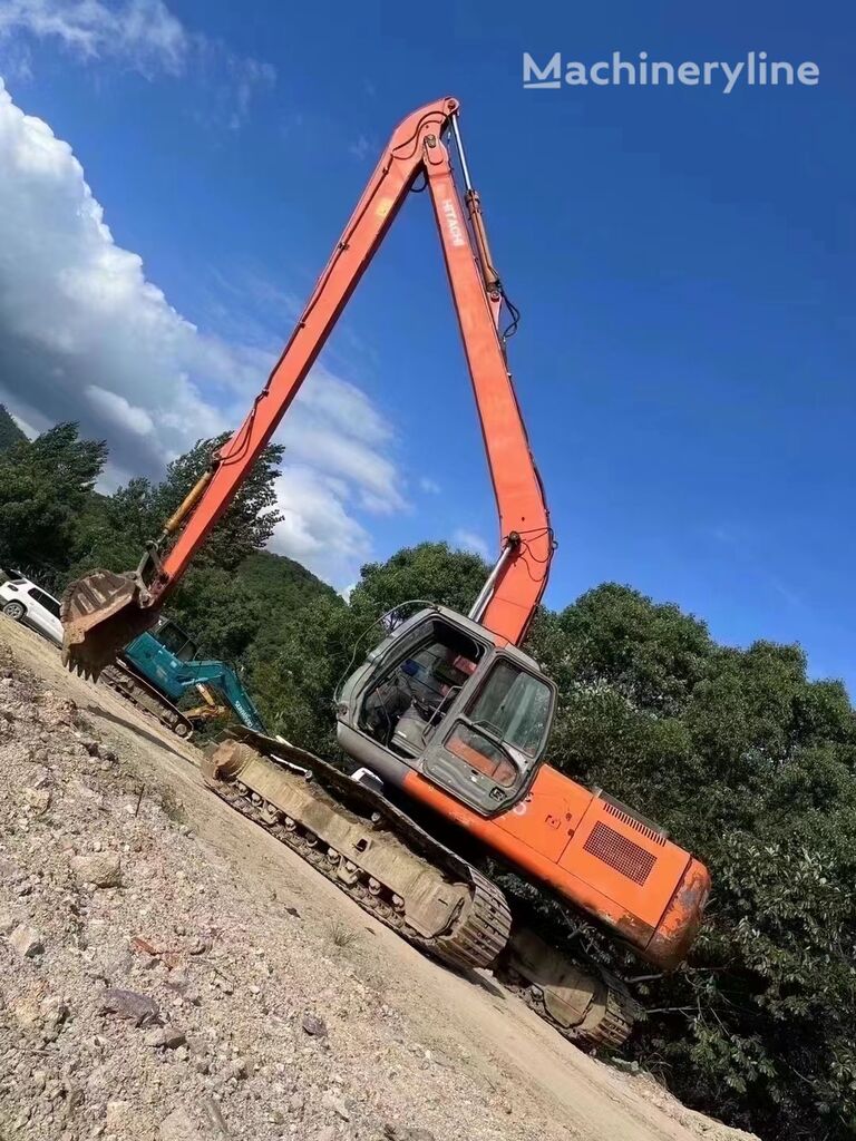 Hitachi ZX240 gravemaskin med lang bom