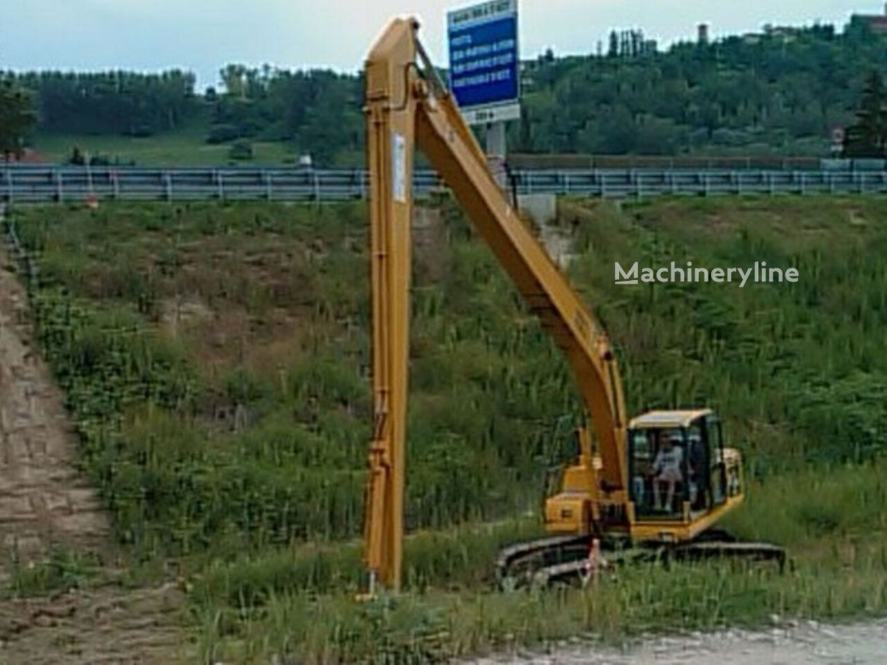 экскаватор с длинной стрелой Komatsu PC210