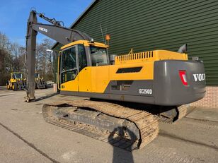 m&aacute;y x&uacute;c cần d&agrave;i Volvo EC 250 D L