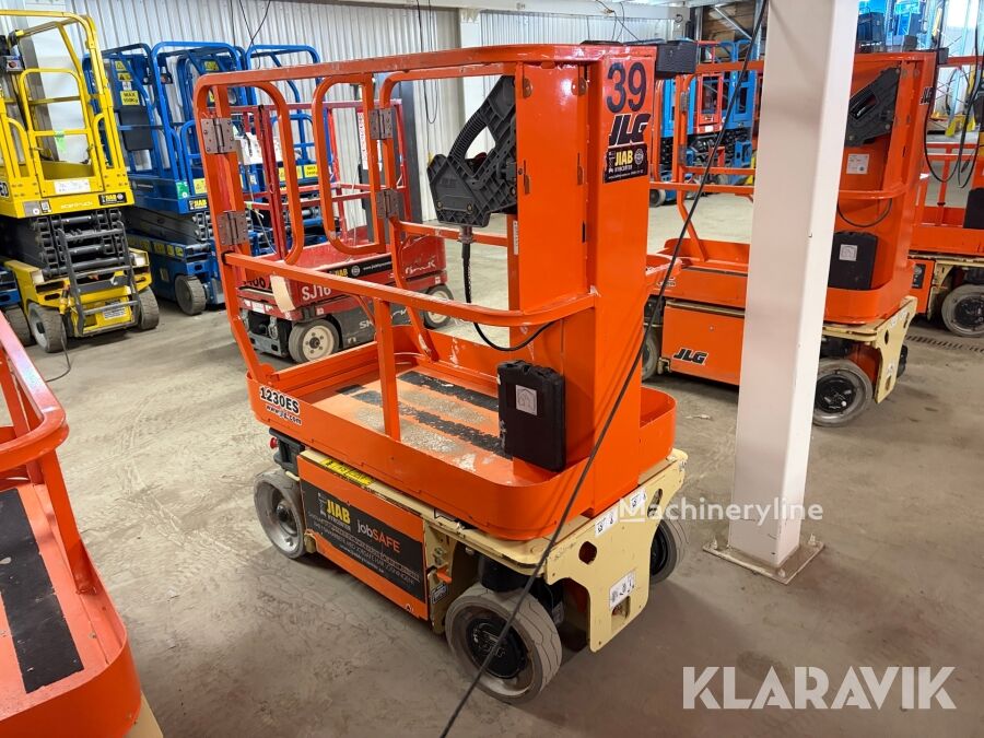 JLG 1230 ES plataforma de mástil - Machineryline