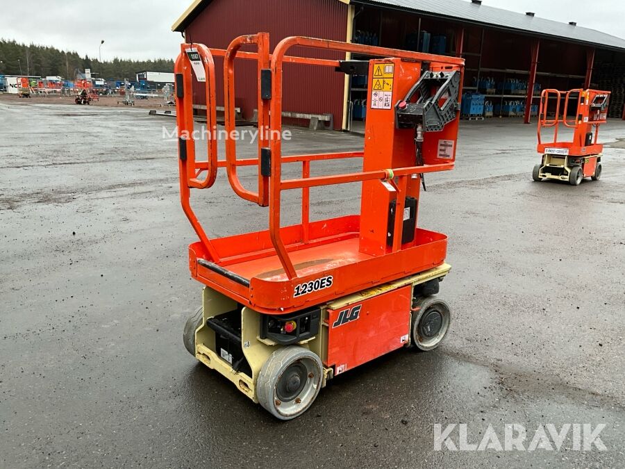 nacelle élévatrice à mât vertical JLG 1230ES